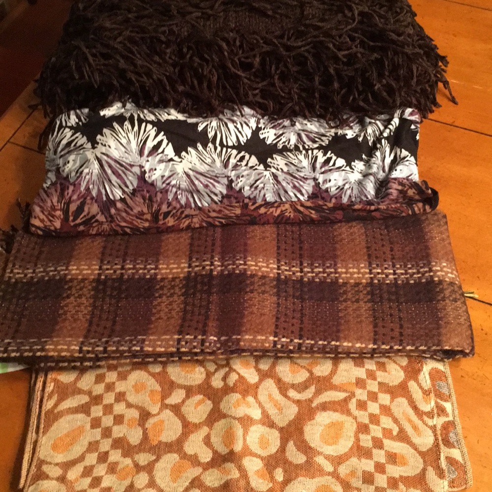 Set of scarfs